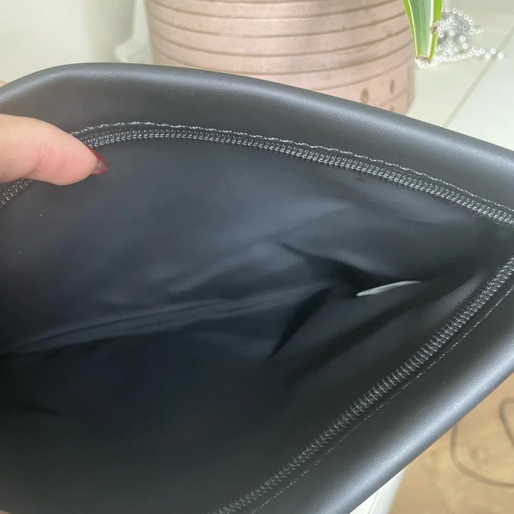 DEVON WINDSOR Black swimsuit pouch with Embossed Logo